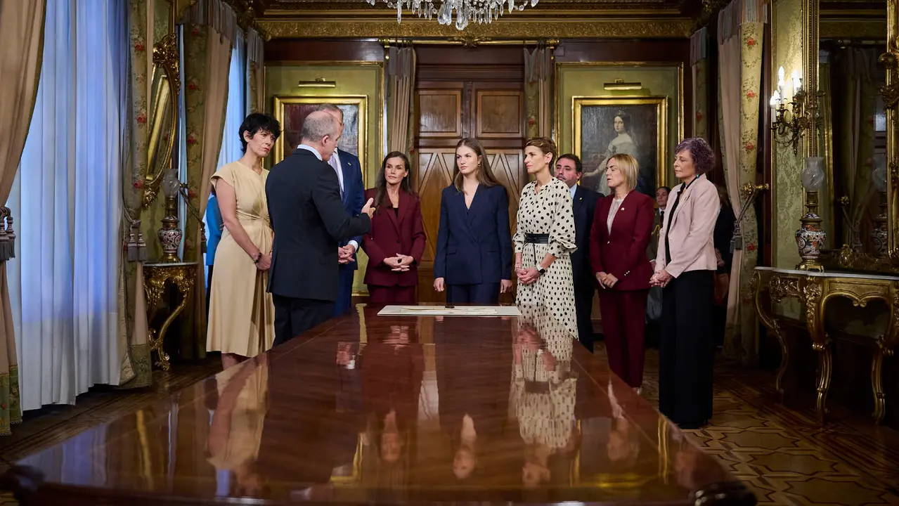 La Princesa Leonor, acompañada de los Reyes Felipe y Letizia, inicia en el Palacio de Navarra una visita a la Comunidad foral que se prolongará durante el viernes y el sábado.
PABLO LASAOSA