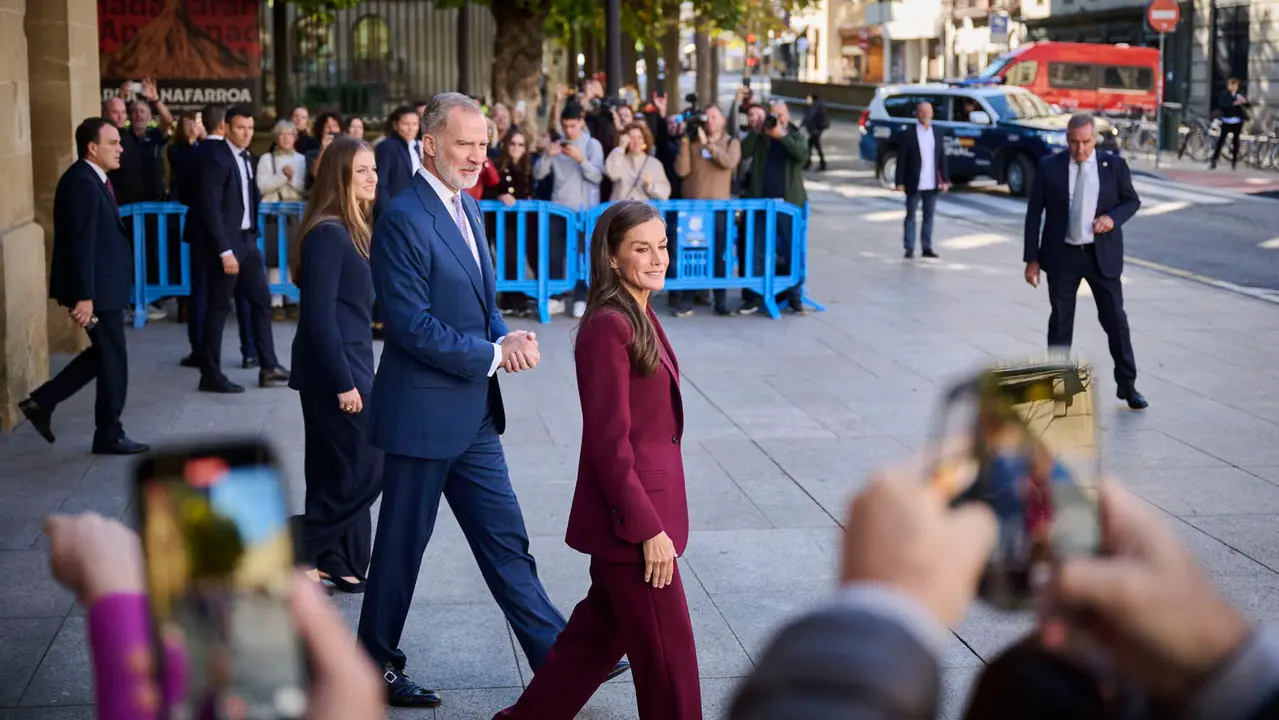 La Princesa Leonor, acompañada de los Reyes Felipe y Letizia, inicia en el Palacio de Navarra una visita a la Comunidad foral que se prolongará durante el viernes y el sábado.
PABLO LASAOSA