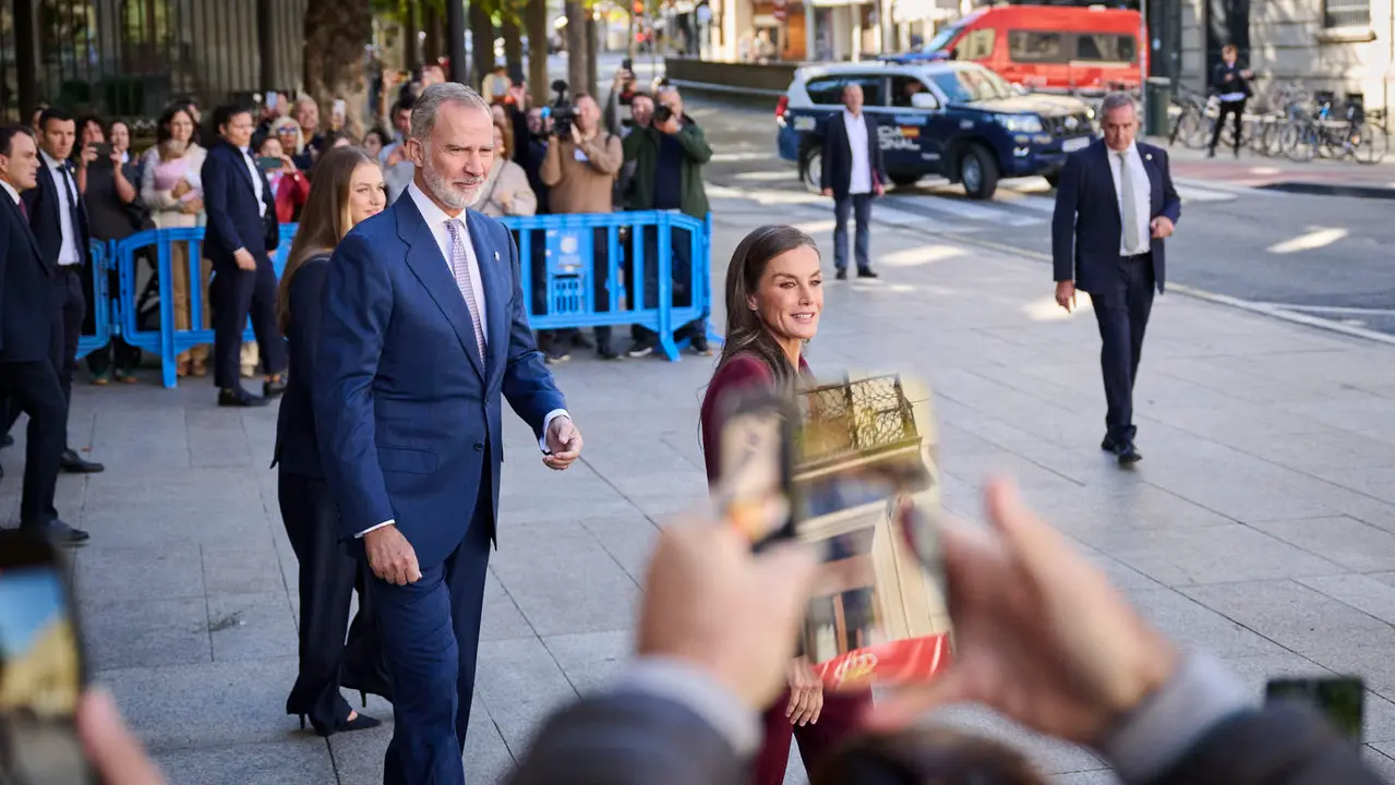 La Princesa Leonor, acompañada de los Reyes Felipe y Letizia, inicia en el Palacio de Navarra una visita a la Comunidad foral que se prolongará durante el viernes y el sábado.
PABLO LASAOSA