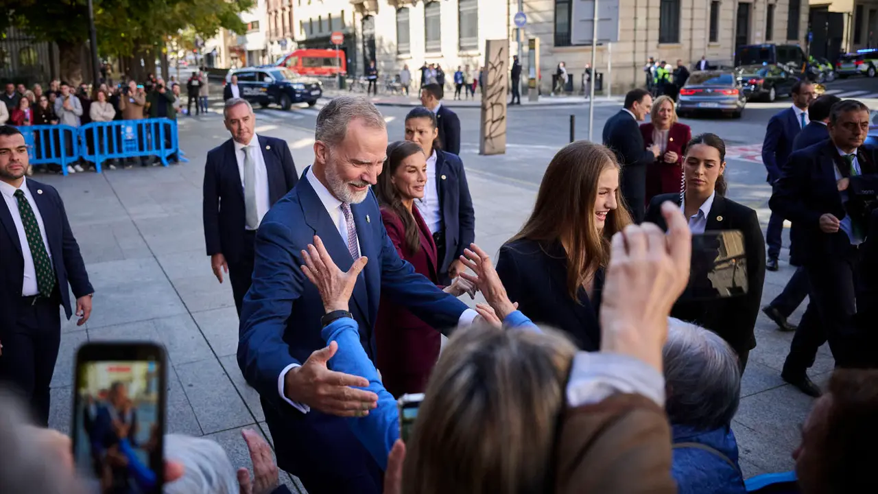 La Princesa Leonor, acompañada de los Reyes Felipe y Letizia, inicia en el Palacio de Navarra una visita a la Comunidad foral que se prolongará durante el viernes y el sábado.
PABLO LASAOSA