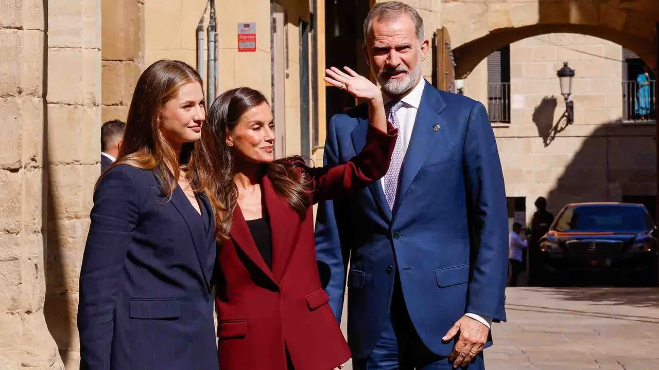 Princess Leonor (L) is seen at the headquarters of Navarra's regional Government next to her father King Felipe (R) and her mother Queen Letizia (C) in Pamplona, Navarra, Spain on her first official visit as Crown Princess to the region of Navarra. With this visit, Crown Princess of Spain Leonor, who has the title of Princess of Viana, a town in Navarra, vouches this title that was created 602 years ago. EFE/ Villar Lopez