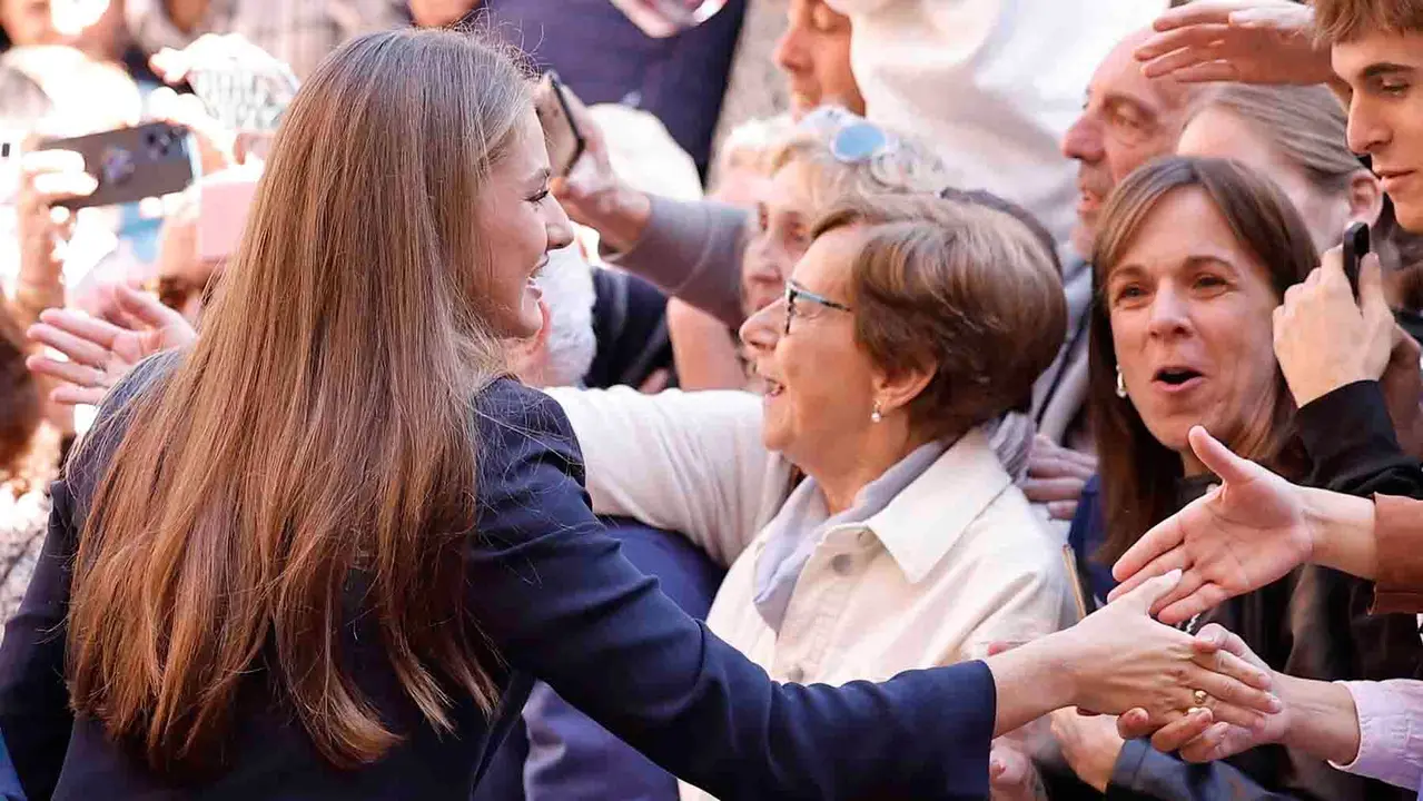 Princess Leonor (L) greets people in front of the headquarters of Navarra's regional Government in Pamplona, Navarra, Spain on her first official visit as Crown Princess to the region of Navarra. With this visit, Crown Princess of Spain Leonor, who has the title of Princess of Viana, a town in Navarra, vouches this title that was created 602 years ago. EFE/ Villar Lopez