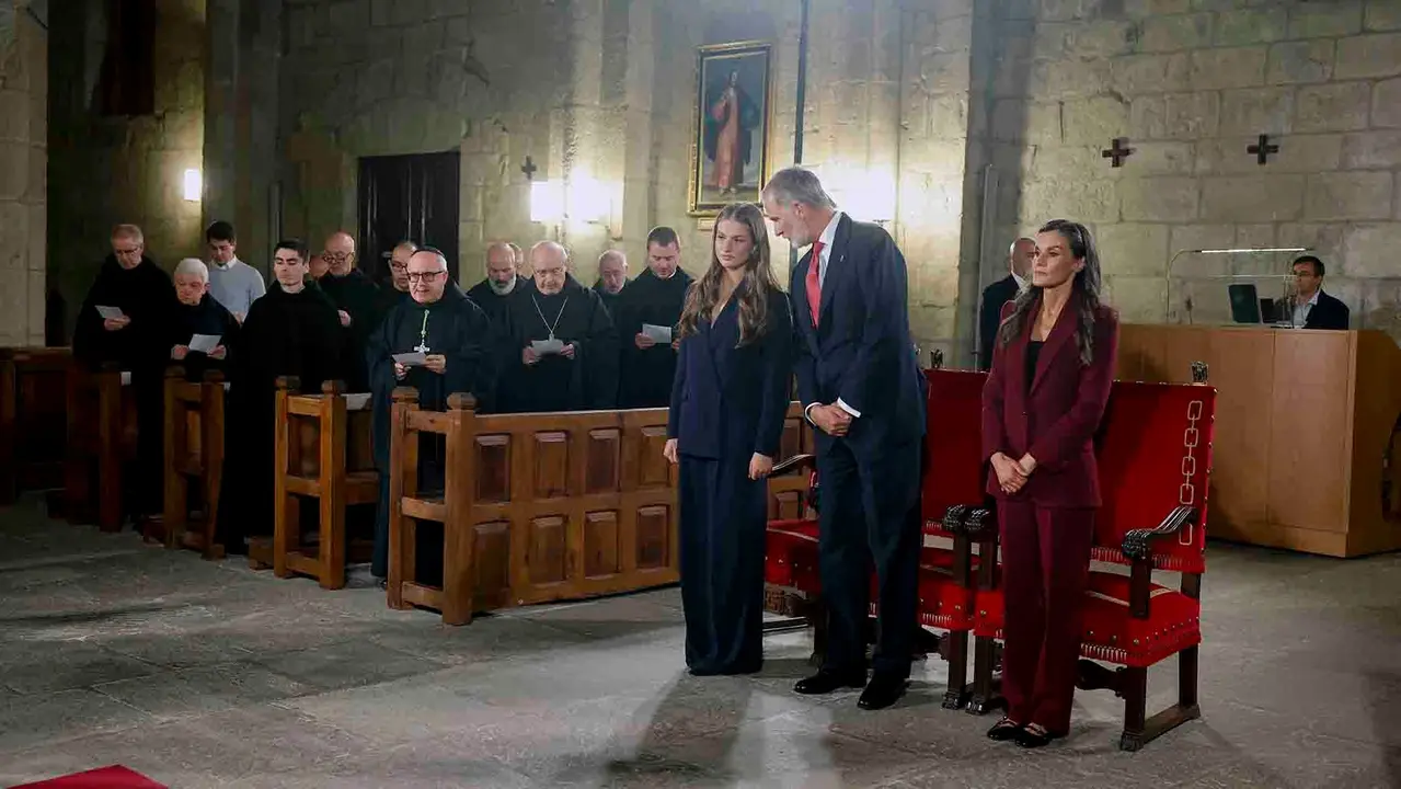 YESA (NAVARRA), 26/09/2025.- Los reyes y la princesa Leonor presiden el homenaje a los reyes de Navarra y al Reino de Navarra, este viernes en el Monasterio de San Salvador de Leyre, en Yesa. EFE/Villar López POOL