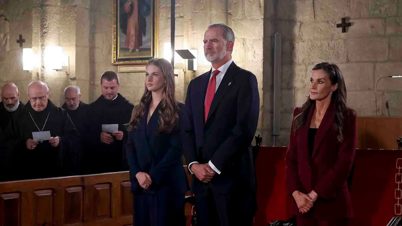 YESA (NAVARRA), 26/09/2025.- Los reyes y la princesa Leonor presiden el homenaje a los reyes de Navarra y al Reino de Navarra, este viernes en el Monasterio de San Salvador de Leyre, en Yesa. EFE/Villar López POOL