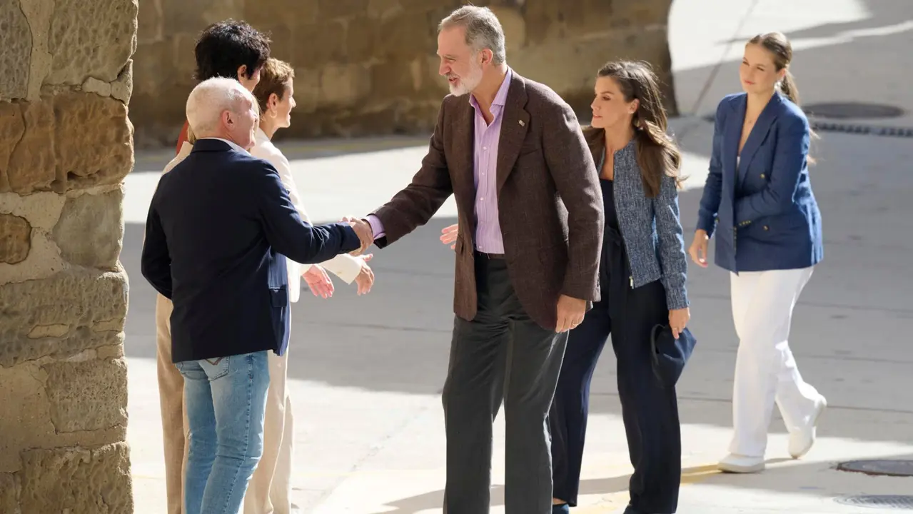 Segunda jornada de la visita de la Princesa Leonor y los Reyes Felipe VI y Letizia a Navarra en el Palacio Real de Olite. EFE