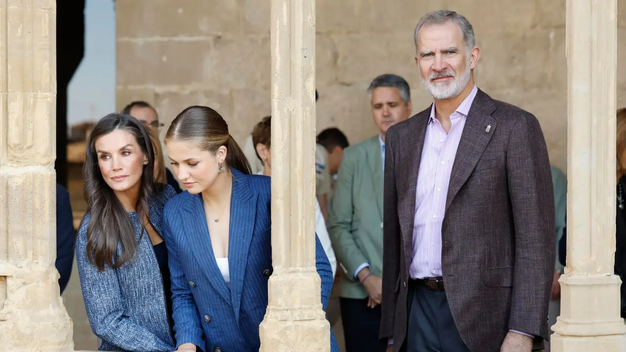 Segunda jornada de la visita de la Princesa Leonor y los Reyes Felipe VI y Letizia a Navarra en el Palacio Real de Olite. EFE