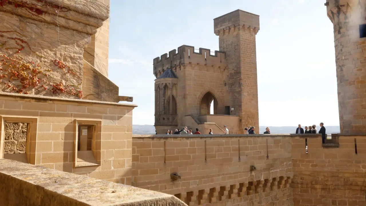 Segunda jornada de la visita de la Princesa Leonor y los Reyes Felipe VI y Letizia a Navarra en el Palacio Real de Olite. EFE