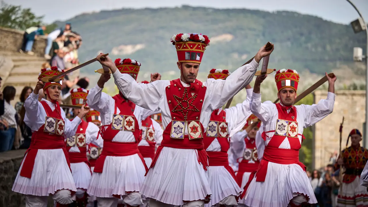 Procesión de San Fermín de Aldapa desde la Basílica de Corazonistas. PABLO LASAOSA