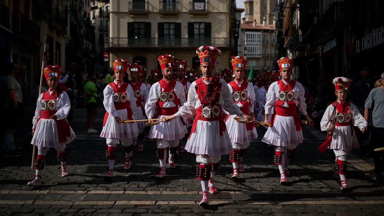 Procesión de San Fermín de Aldapa desde la Basílica de Corazonistas. PABLO LASAOSA