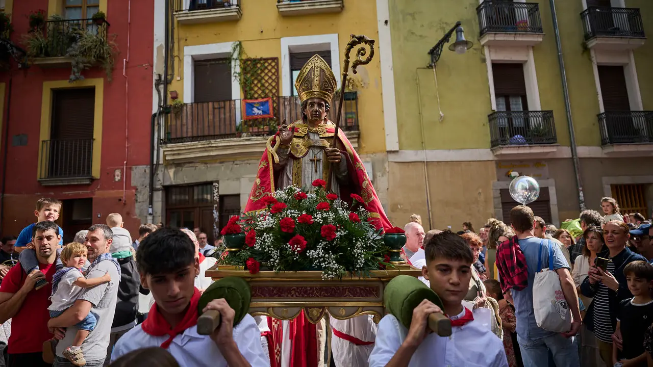 Procesión de San Fermín de Aldapa desde la Basílica de Corazonistas. PABLO LASAOSA
