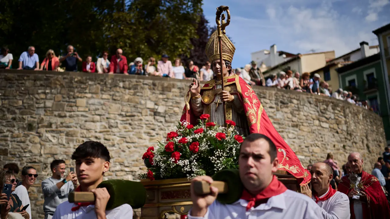 Procesión de San Fermín de Aldapa desde la Basílica de Corazonistas. PABLO LASAOSA
