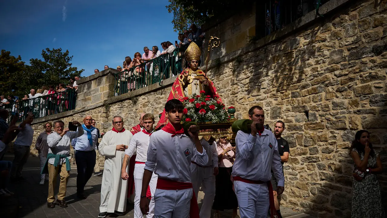 Procesión de San Fermín de Aldapa desde la Basílica de Corazonistas. PABLO LASAOSA