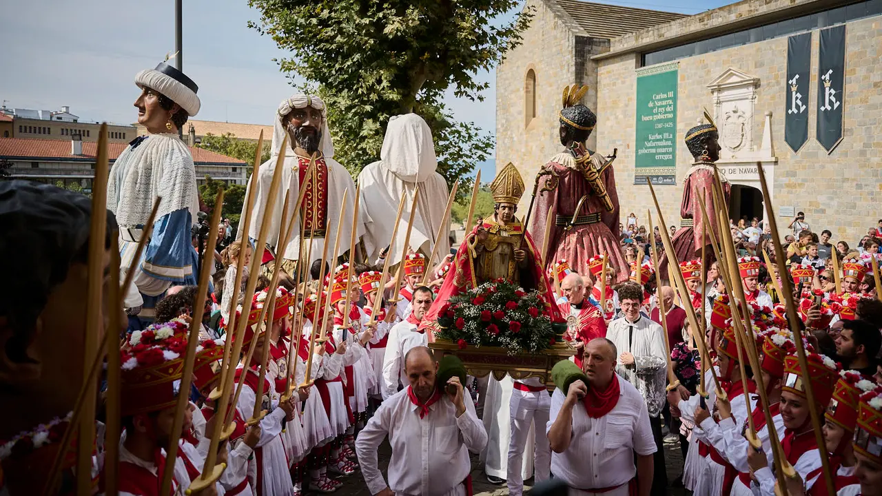 Procesión de San Fermín de Aldapa desde la Basílica de Corazonistas. PABLO LASAOSA
