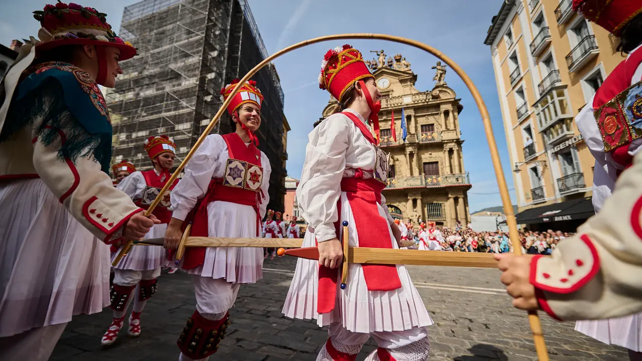 Procesión de San Fermín de Aldapa desde la Basílica de Corazonistas. PABLO LASAOSA