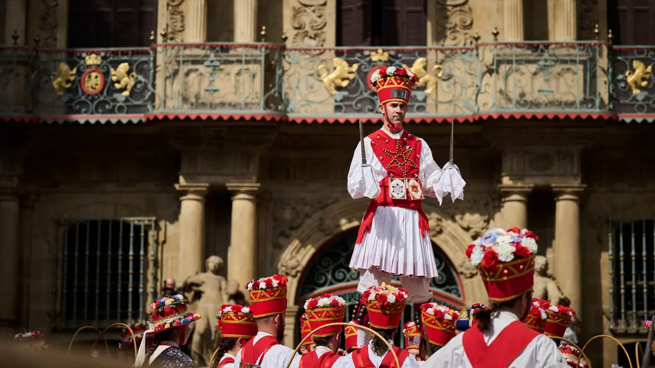 Procesión de San Fermín de Aldapa desde la Basílica de Corazonistas. PABLO LASAOSA
