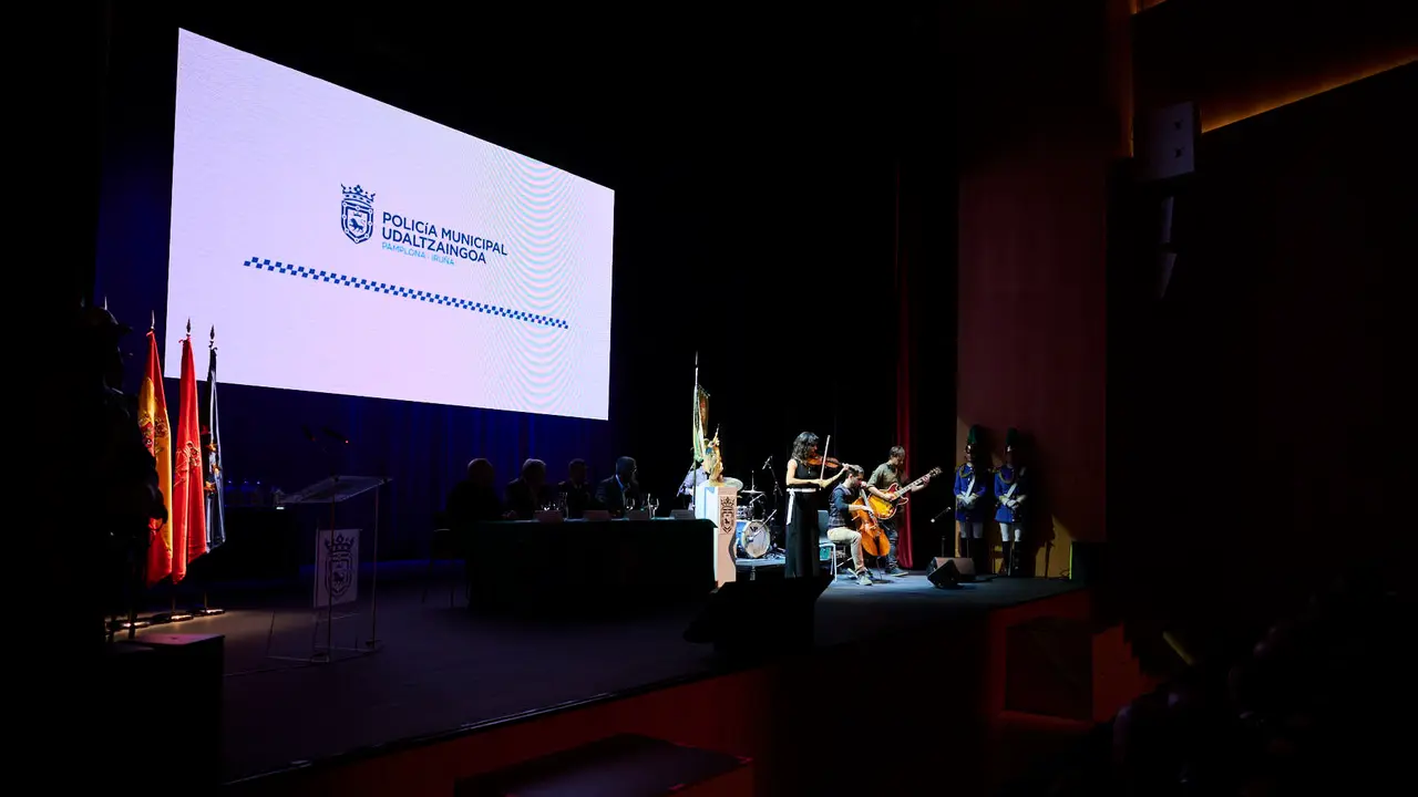 Acto institucional con motivo de la festividad de San Miguel, patrón de la Policía Municipal de Pamplona, en el que se entregarán medallas de servicios distinguidos, felicitaciones públicas y reconocimientos ciudadanos. PABLO LASAOSA