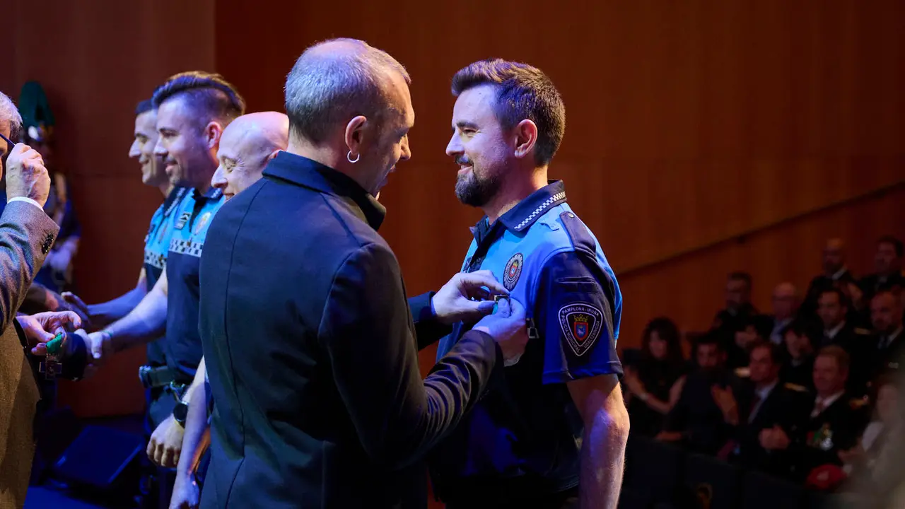 Acto institucional con motivo de la festividad de San Miguel, patrón de la Policía Municipal de Pamplona, en el que se entregarán medallas de servicios distinguidos, felicitaciones públicas y reconocimientos ciudadanos. PABLO LASAOSA
