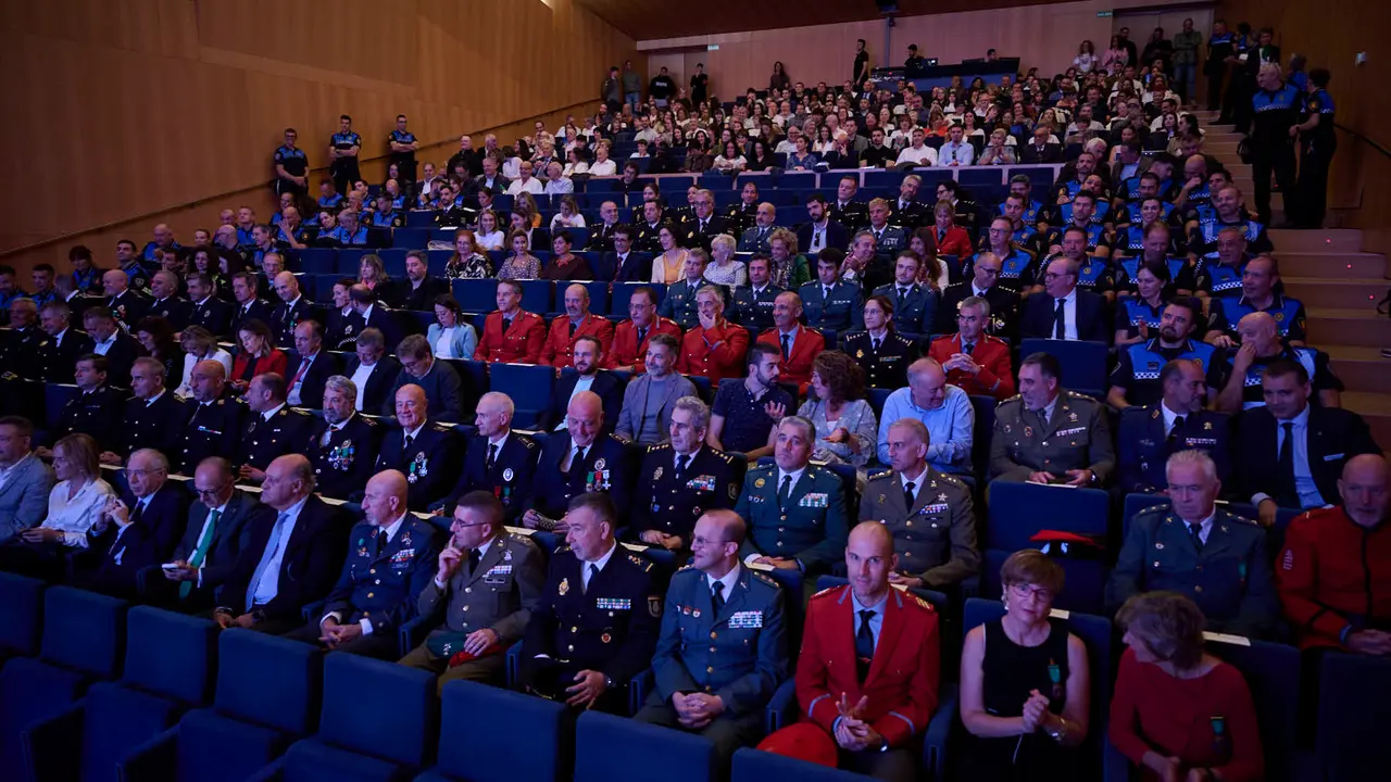 Acto institucional con motivo de la festividad de San Miguel, patrón de la Policía Municipal de Pamplona, en el que se entregarán medallas de servicios distinguidos, felicitaciones públicas y reconocimientos ciudadanos. PABLO LASAOSA
