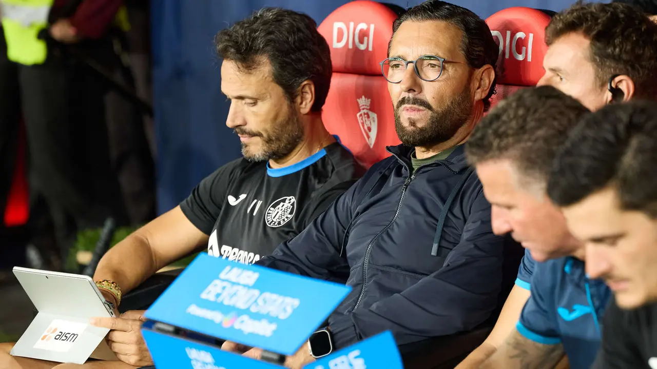 José Bordalás (entrenador Getafe CF) durante el partido de La Liga EA Sports entre CA Osasuna y Getafe CF disputado en el estadio de El Sadar en Pamplona. IÑIGO ALZUGARAY