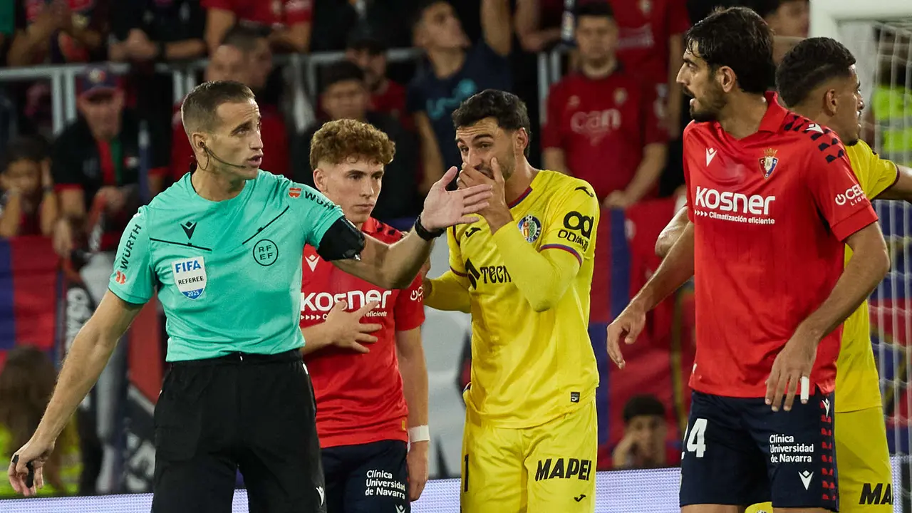 Partido de La Liga EA Sports entre CA Osasuna y Getafe CF disputado en el estadio de El Sadar en Pamplona. IÑIGO ALZUGARAY