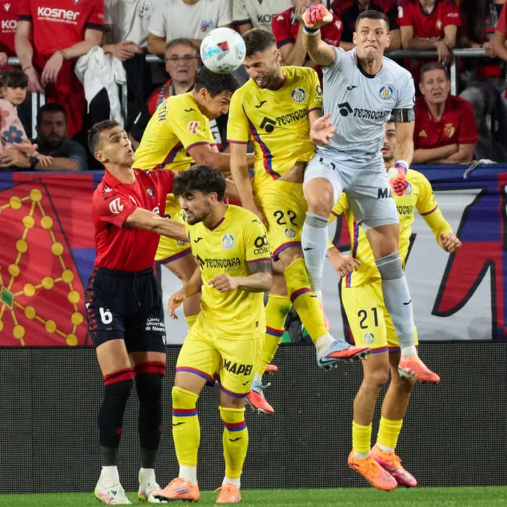 Partido de La Liga EA Sports entre CA Osasuna y Getafe CF disputado en el estadio de El Sadar en Pamplona. IÑIGO ALZUGARAY