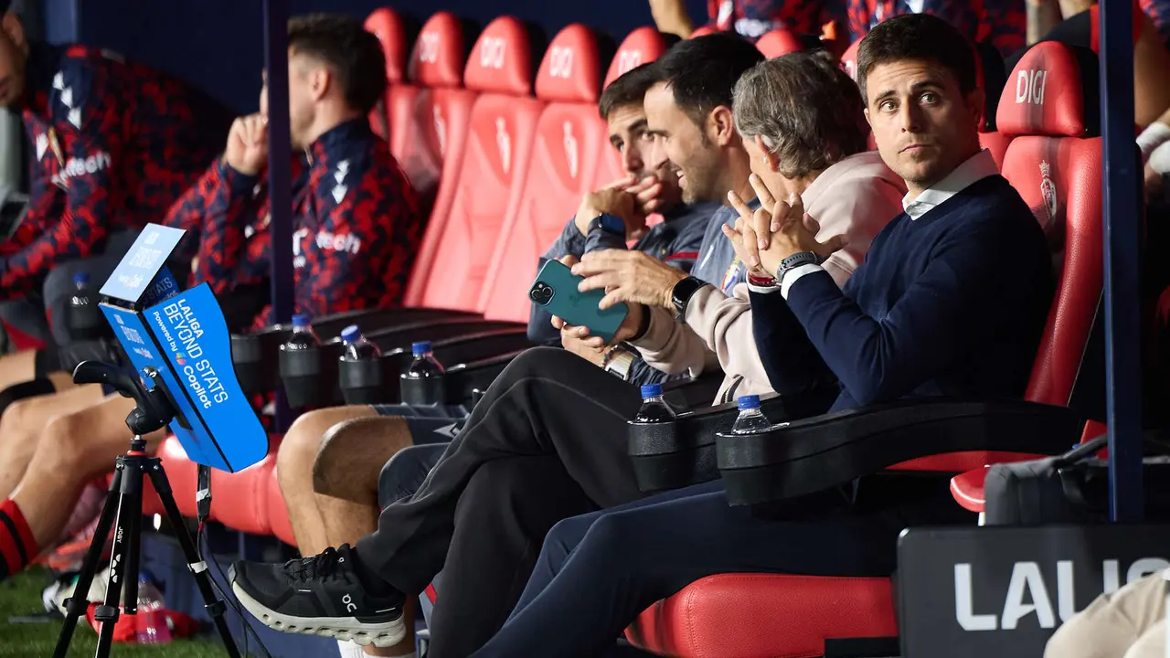 Alessio Lisci (entrenador CA Osasuna) durante el partido de La Liga EA Sports entre CA Osasuna y Getafe CF disputado en el estadio de El Sadar en Pamplona. IÑIGO ALZUGARAY
