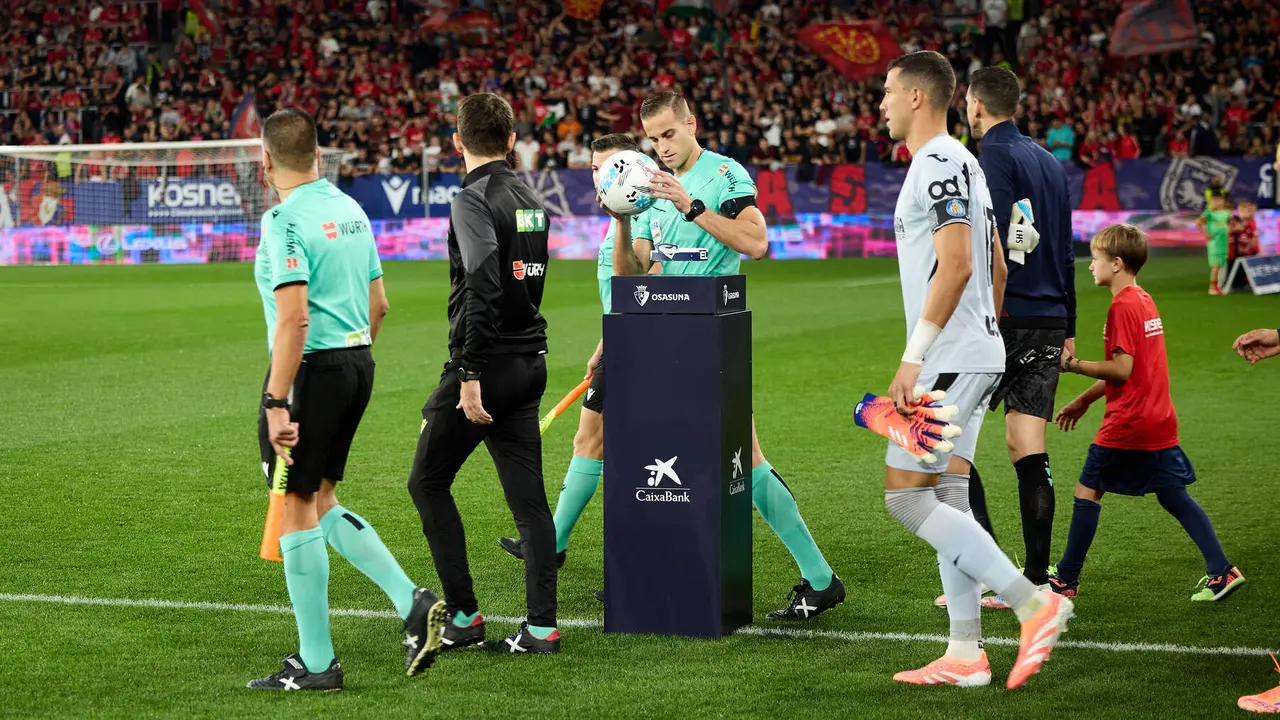 Partido de La Liga EA Sports entre CA Osasuna y Getafe CF disputado en el estadio de El Sadar en Pamplona. IÑIGO ALZUGARAY