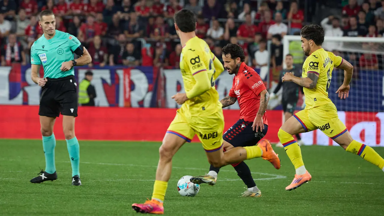 Partido de La Liga EA Sports entre CA Osasuna y Getafe CF disputado en el estadio de El Sadar en Pamplona. IÑIGO ALZUGARAY