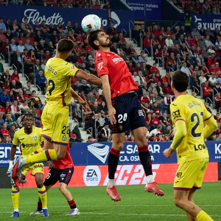 Partido de La Liga EA Sports entre CA Osasuna y Getafe CF disputado en el estadio de El Sadar en Pamplona. IÑIGO ALZUGARAY