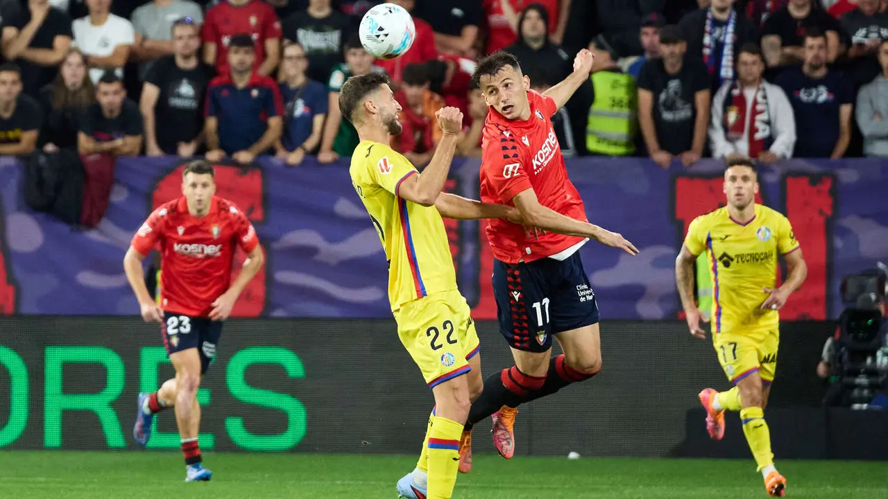 Partido de La Liga EA Sports entre CA Osasuna y Getafe CF disputado en el estadio de El Sadar en Pamplona. IÑIGO ALZUGARAY
