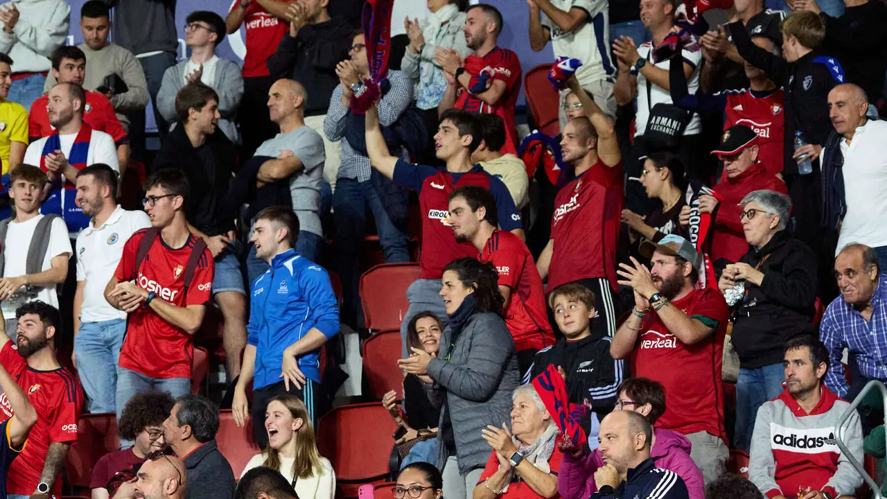 La grada del estadio de El Sadar durante el partido de La Liga EA Sports entre CA Osasuna y Getafe CF disputado en Pamplona. IÑIGO ALZUGARAY