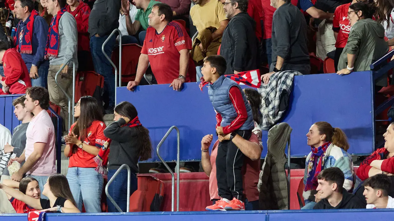 La grada del estadio de El Sadar durante el partido de La Liga EA Sports entre CA Osasuna y Getafe CF disputado en Pamplona. IÑIGO ALZUGARAY