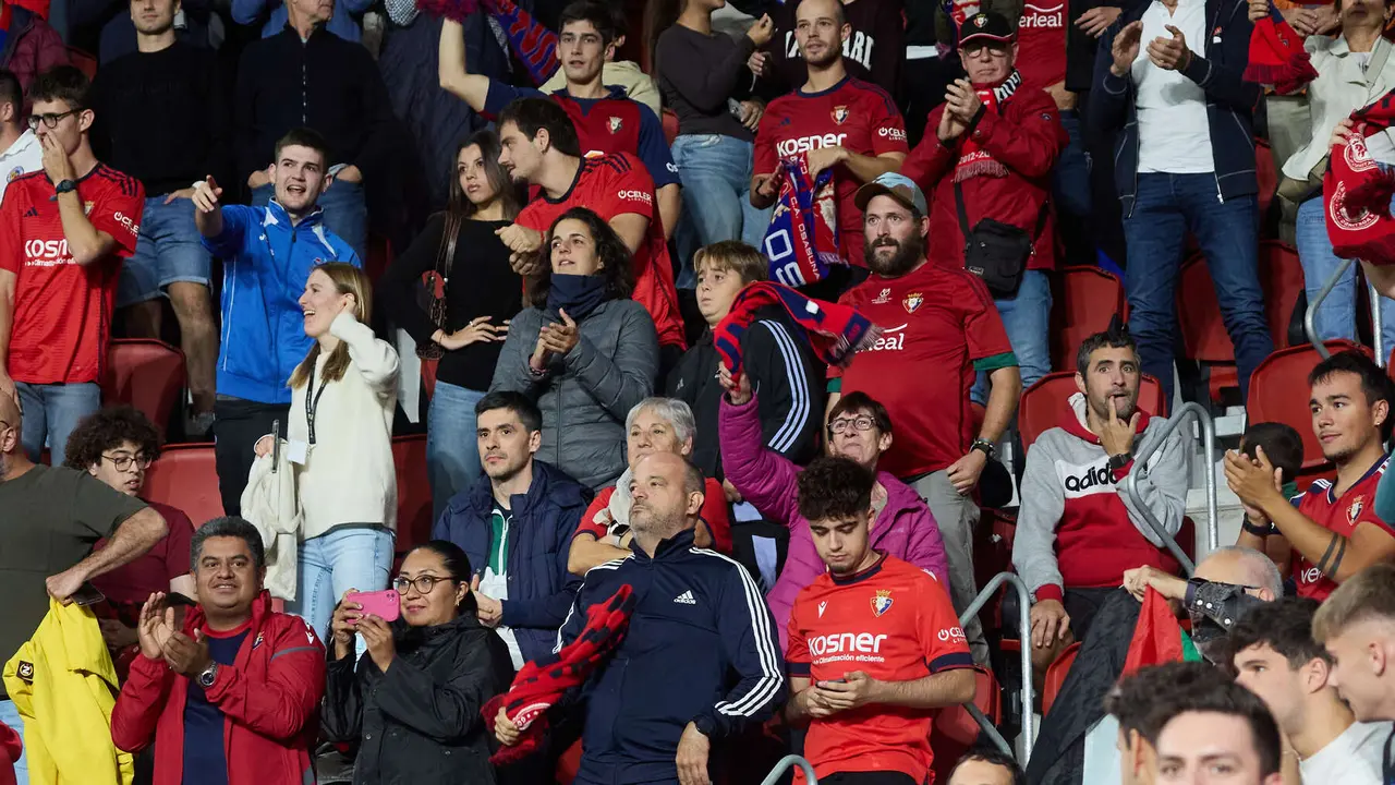 La grada del estadio de El Sadar durante el partido de La Liga EA Sports entre CA Osasuna y Getafe CF disputado en Pamplona. IÑIGO ALZUGARAY