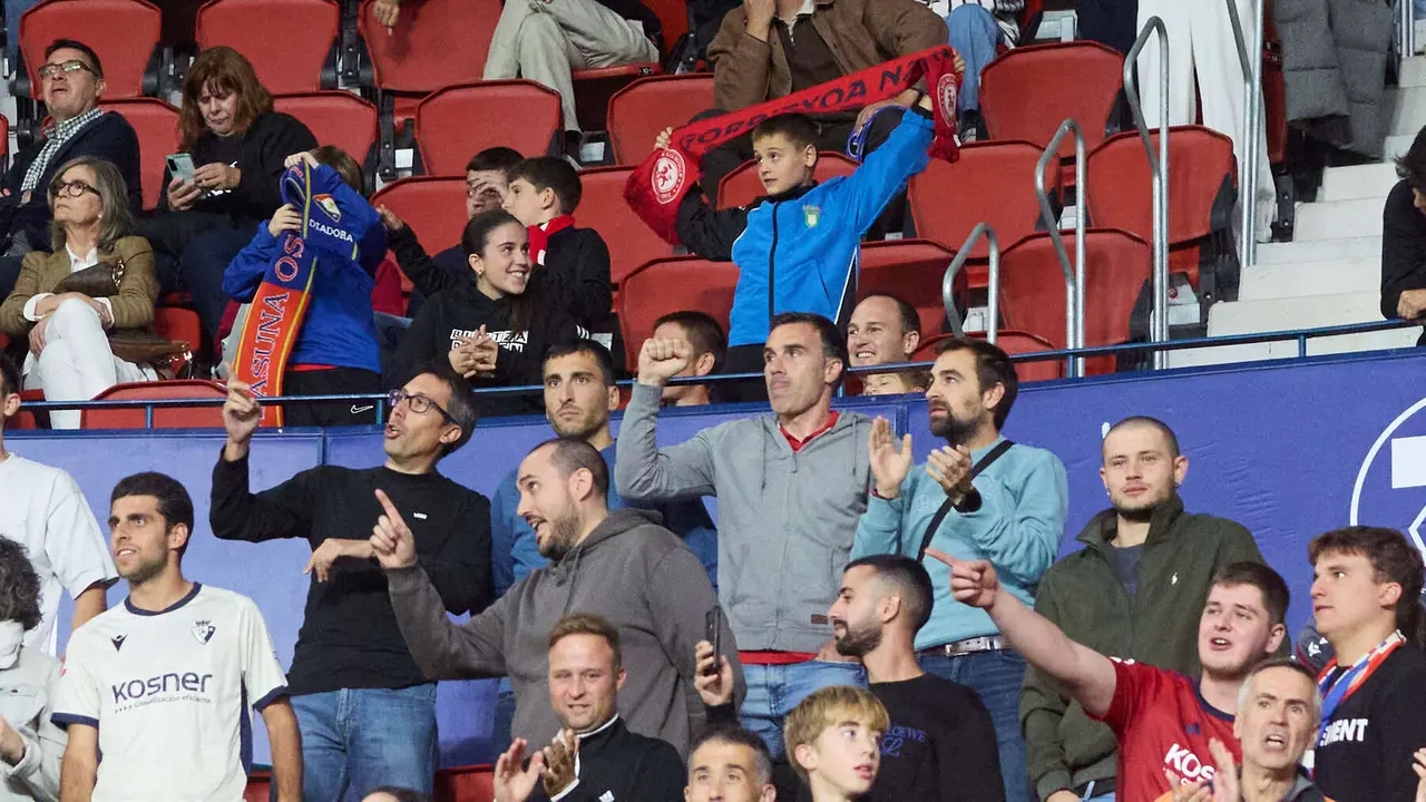La grada del estadio de El Sadar durante el partido de La Liga EA Sports entre CA Osasuna y Getafe CF disputado en Pamplona. IÑIGO ALZUGARAY