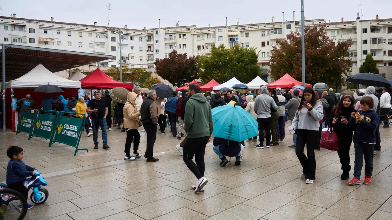 Fiesta de la Txistorra en el barrio de La Milagrosa de Pamplona con la entrega de los premios del XIX Concurso Navarro de Txistorra. IÑIGO ALZUGARAY