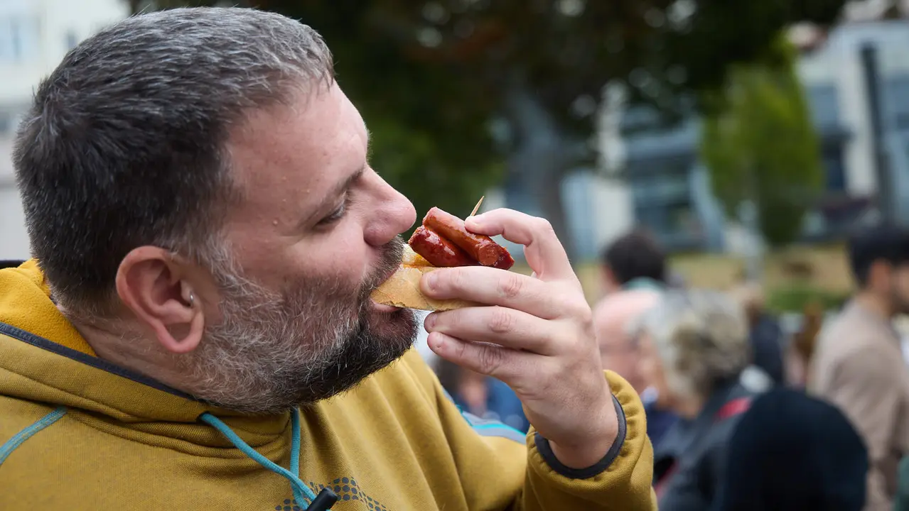 Fiesta de la Txistorra en el barrio de La Milagrosa de Pamplona con la entrega de los premios del XIX Concurso Navarro de Txistorra. IÑIGO ALZUGARAY