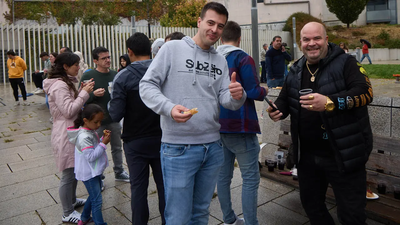 Fiesta de la Txistorra en el barrio de La Milagrosa de Pamplona con la entrega de los premios del XIX Concurso Navarro de Txistorra. IÑIGO ALZUGARAY