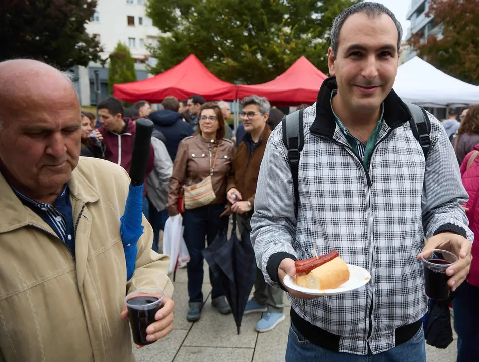 Fiesta de la Txistorra en el barrio de La Milagrosa de Pamplona con la entrega de los premios del XIX Concurso Navarro de Txistorra. IÑIGO ALZUGARAY
