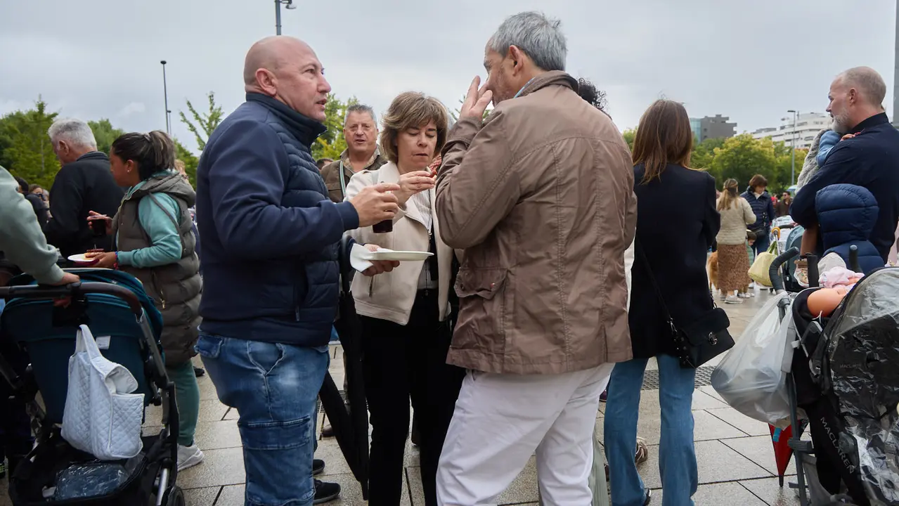 Fiesta de la Txistorra en el barrio de La Milagrosa de Pamplona con la entrega de los premios del XIX Concurso Navarro de Txistorra. IÑIGO ALZUGARAY