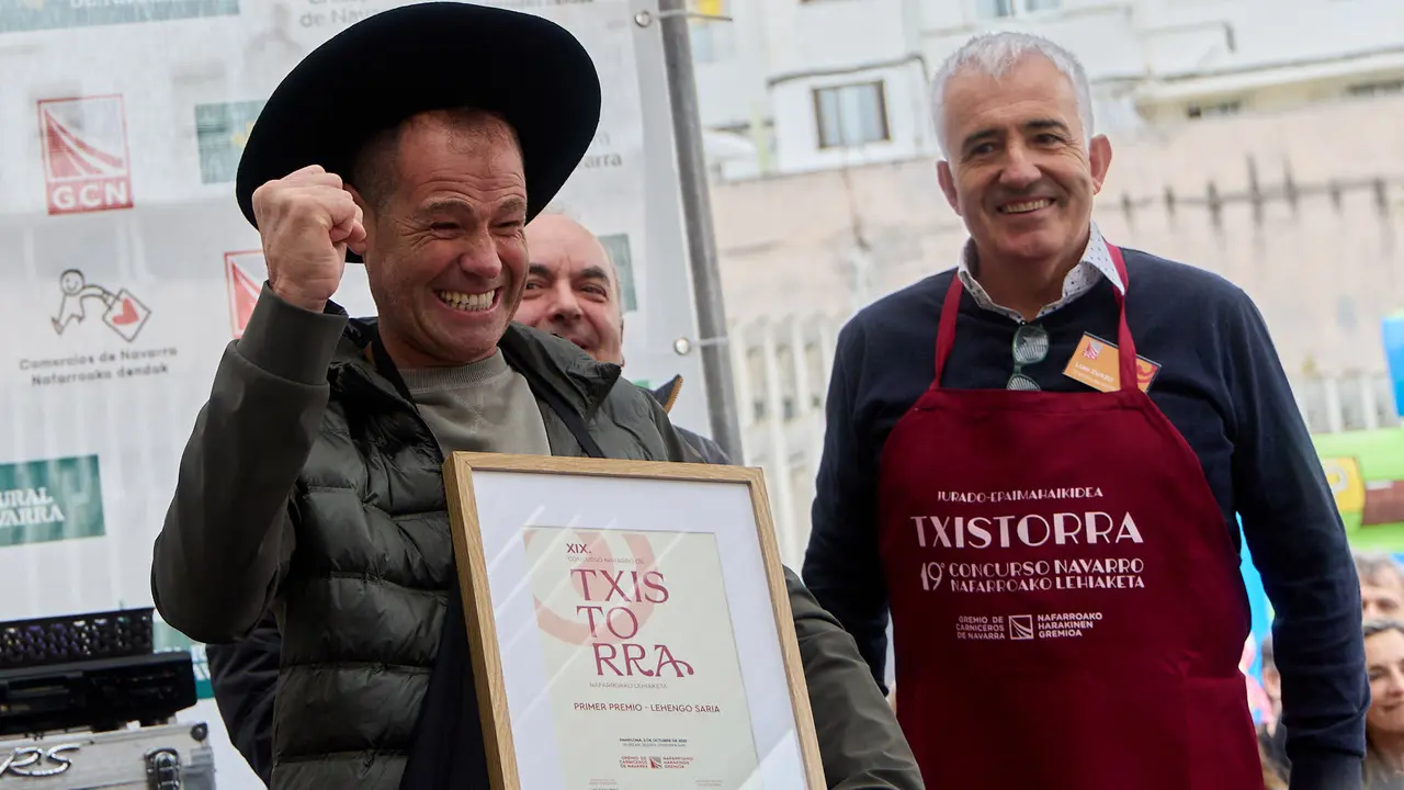 Fiesta de la Txistorra en el barrio de La Milagrosa de Pamplona con la entrega de los premios del XIX Concurso Navarro de Txistorra. IÑIGO ALZUGARAY