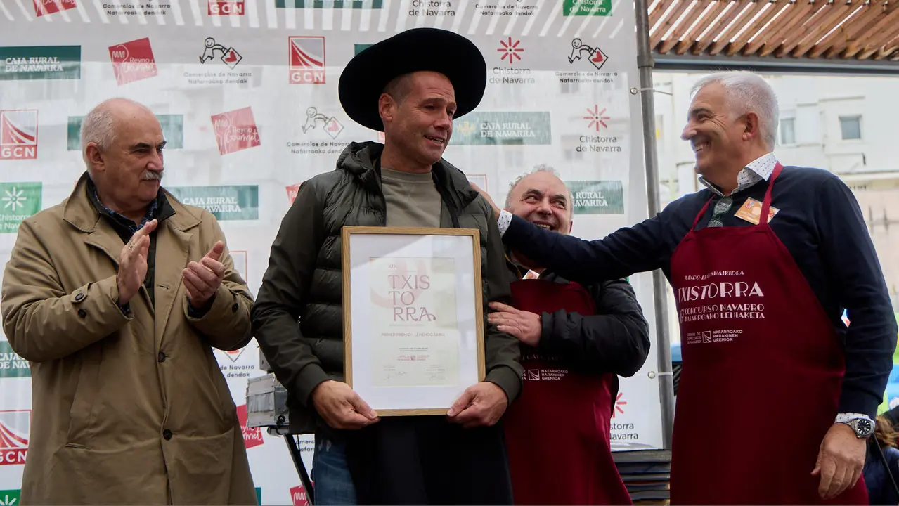 Fiesta de la Txistorra en el barrio de La Milagrosa de Pamplona con la entrega de los premios del XIX Concurso Navarro de Txistorra. IÑIGO ALZUGARAY