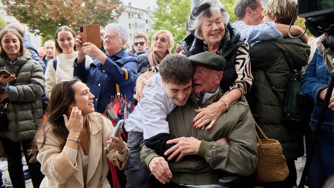 Fiesta de la Txistorra en el barrio de La Milagrosa de Pamplona con la entrega de los premios del XIX Concurso Navarro de Txistorra. IÑIGO ALZUGARAY