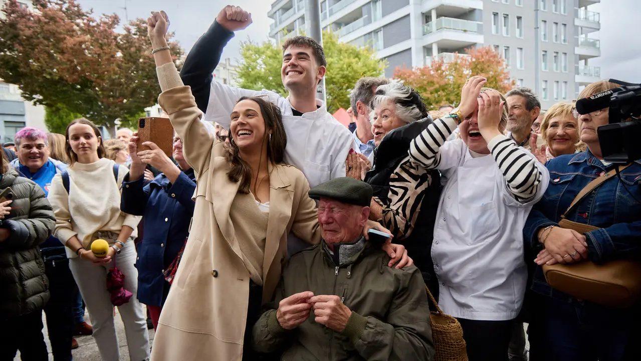 Fiesta de la Txistorra en el barrio de La Milagrosa de Pamplona con la entrega de los premios del XIX Concurso Navarro de Txistorra. IÑIGO ALZUGARAY