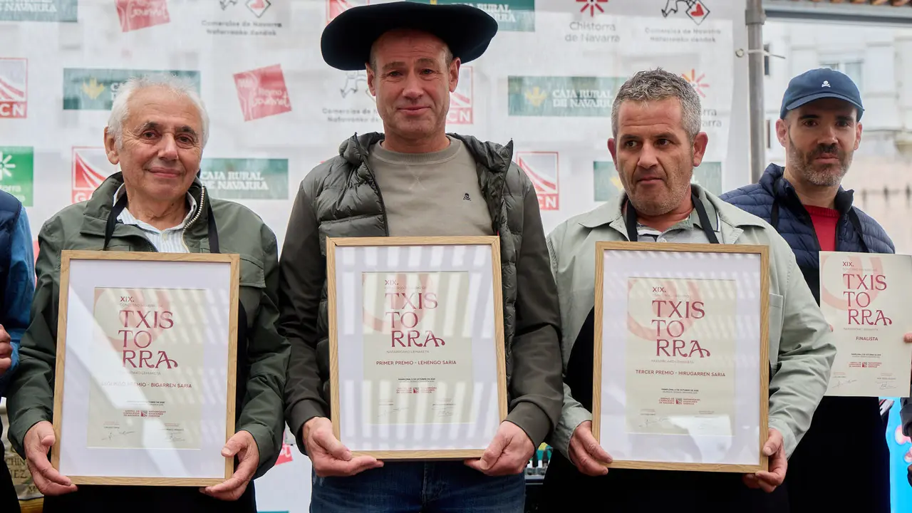Fiesta de la Txistorra en el barrio de La Milagrosa de Pamplona con la entrega de los premios del XIX Concurso Navarro de Txistorra. IÑIGO ALZUGARAY