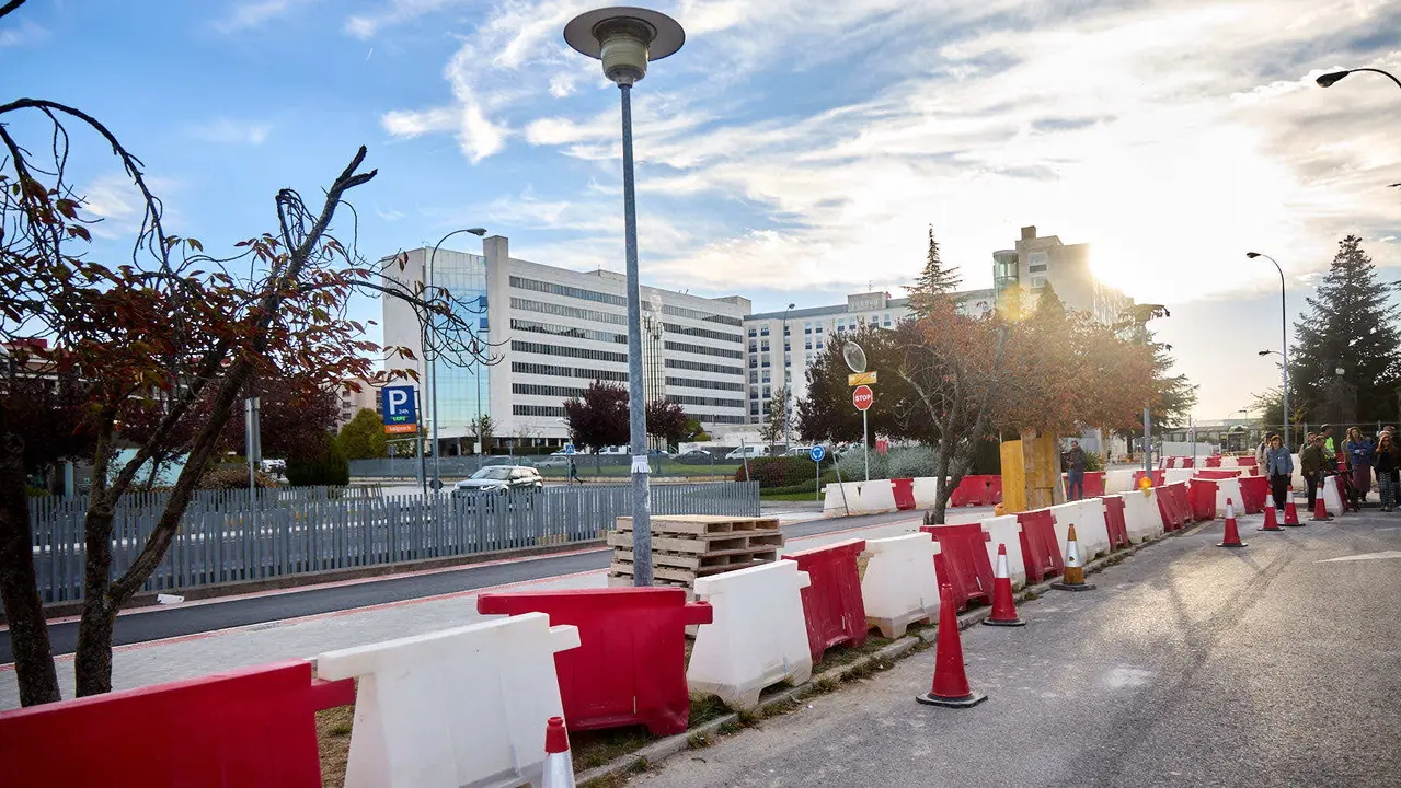 La Gerencia y la Comisión de Urbanismo del Ayuntamiento visitan las obras del proyecto de carril bici y mejora de la movilidad de la calle Irunlarrea que se están ejecutando desde el verano. NAVARRA.COM