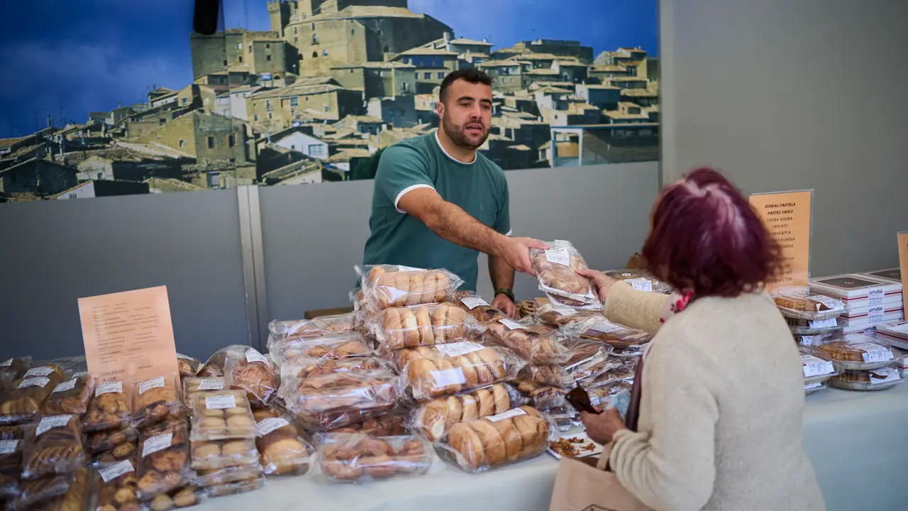 X edición de la Semana del Producto Local en la Plaza del Castillo de Pamplona. PABLO LASAOSA