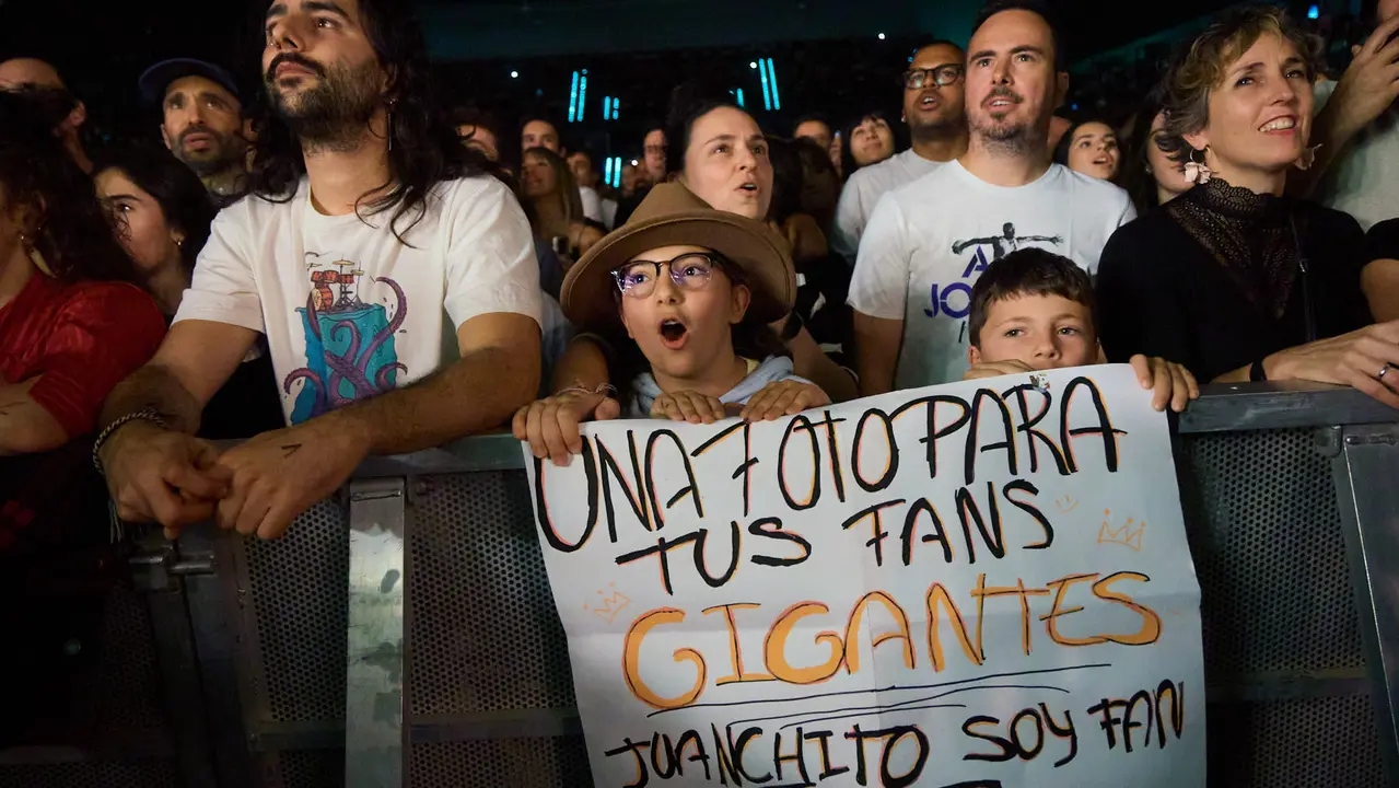 Concierto de Leiva dentro de su gira Tour Gigante 2025 en el pabellón Navarra Arena de Pamplona. IÑIGO ALZUGARAY