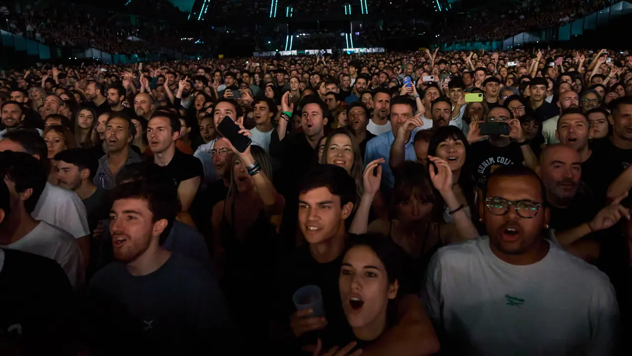 Concierto de Leiva dentro de su gira Tour Gigante 2025 en el pabellón Navarra Arena de Pamplona. IÑIGO ALZUGARAY