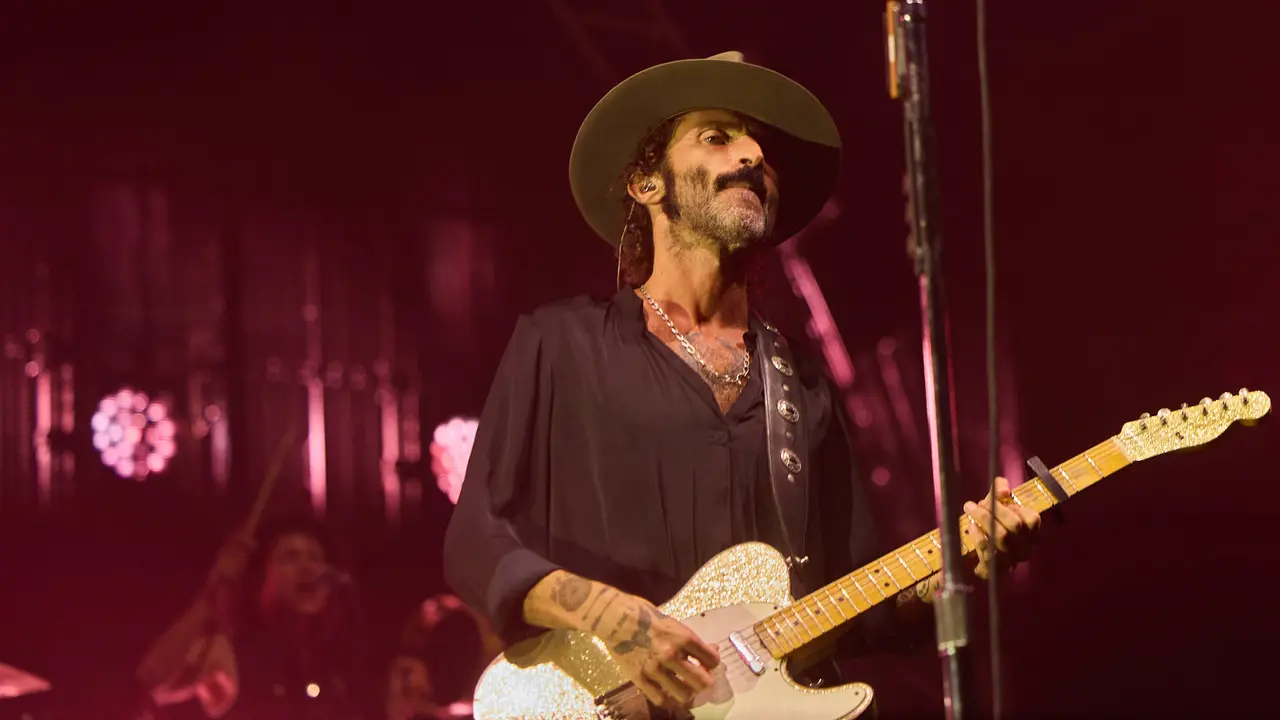 Concierto de Leiva dentro de su gira Tour Gigante 2025 en el pabellón Navarra Arena de Pamplona. IÑIGO ALZUGARAY
