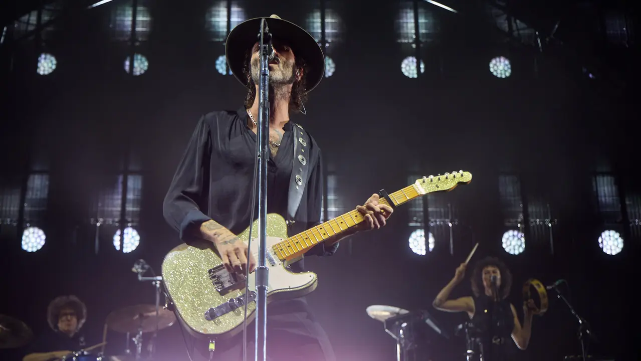 Concierto de Leiva dentro de su gira Tour Gigante 2025 en el pabellón Navarra Arena de Pamplona. IÑIGO ALZUGARAY